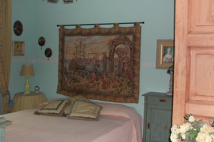 Room 8 of 14