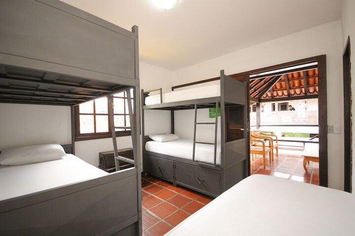 Room 6 of 32
