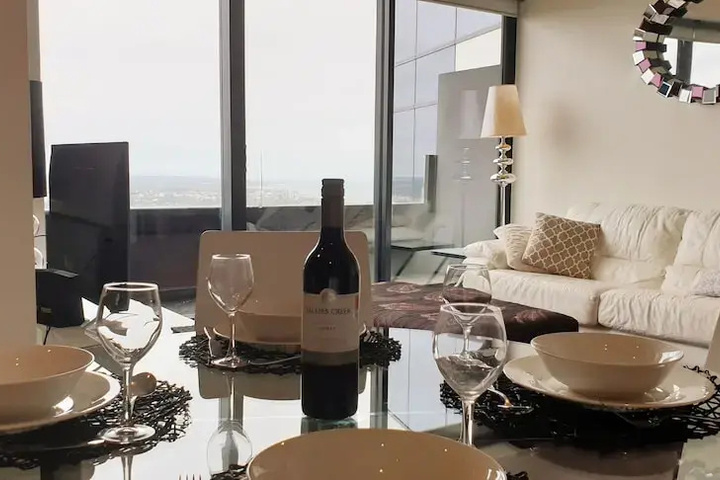 Dining 18 of 19