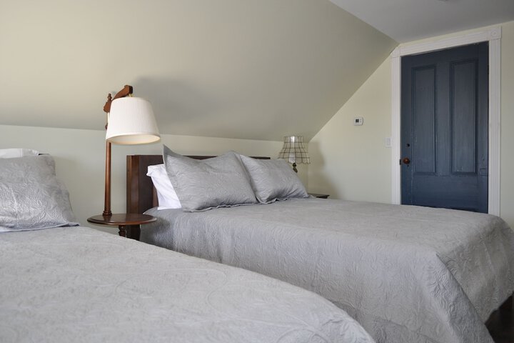 Room 28 of 118