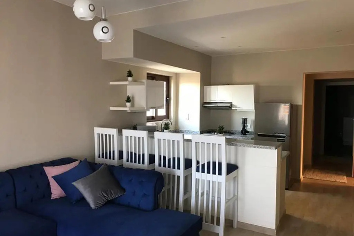 Room 4 of 8