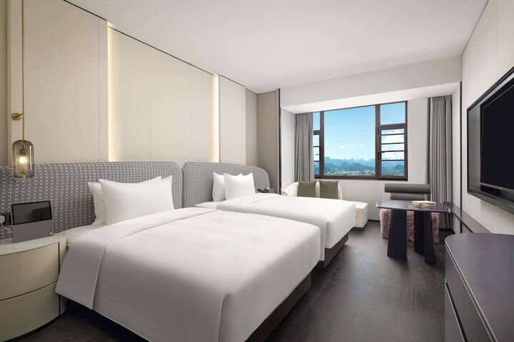 Room 5 of 18