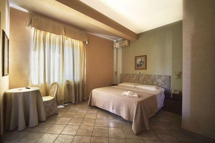Room 8 of 31
