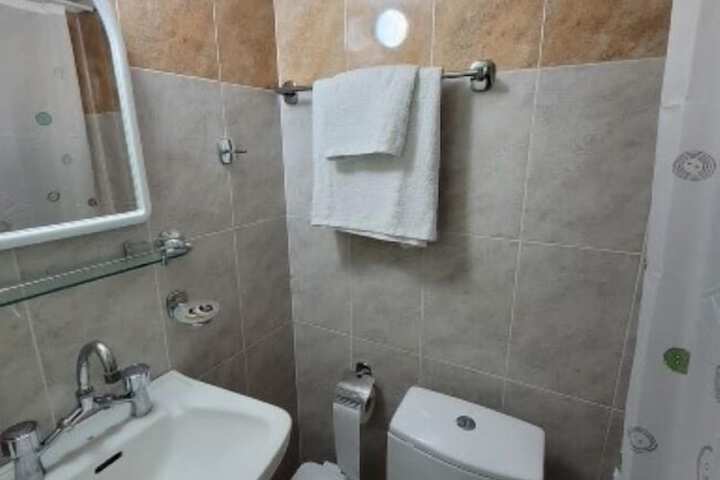 Room 12 of 34