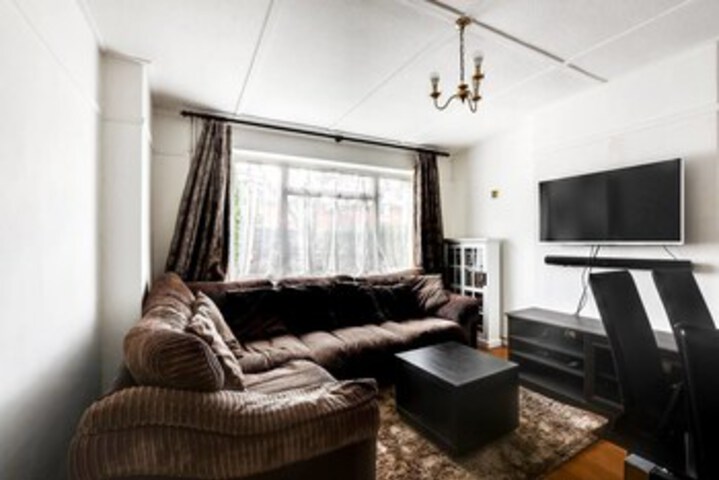 Room 4 of 15