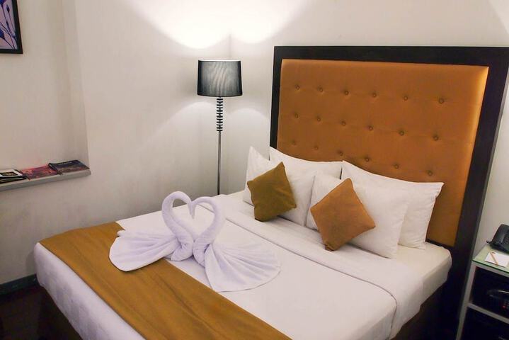 Room 4 of 6
