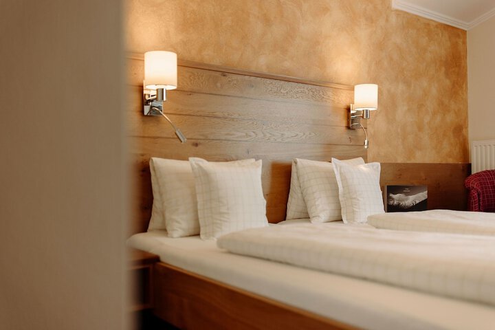 Room 5 of 77