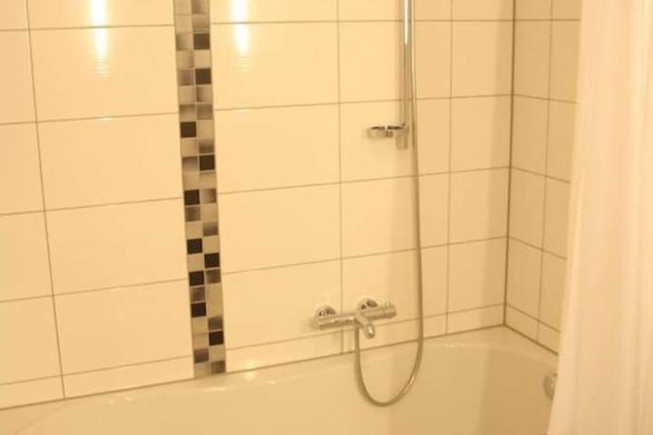 Room 8 of 22