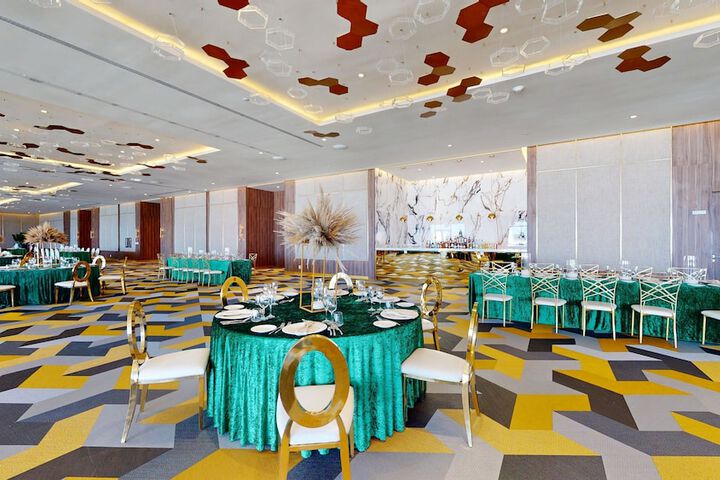 Ballroom/Hall 203 of 271