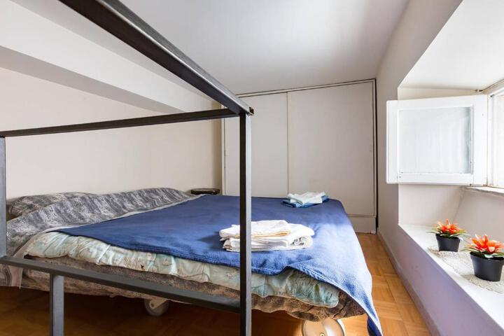 Room 2 of 12