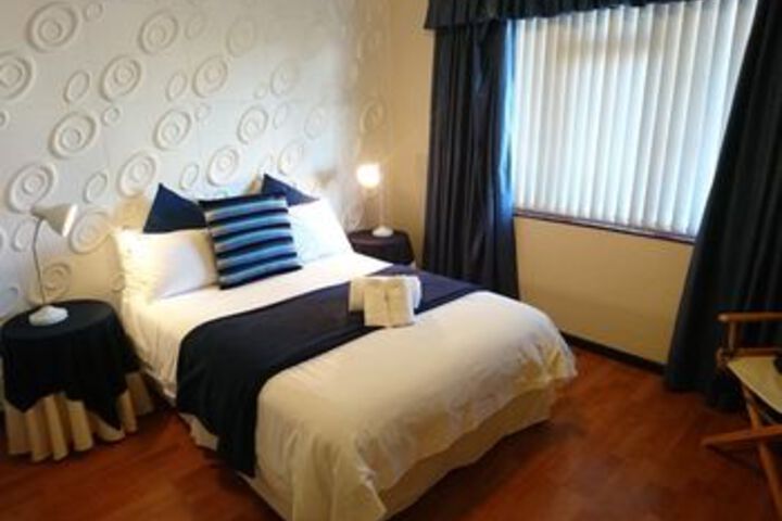 Room 6 of 17