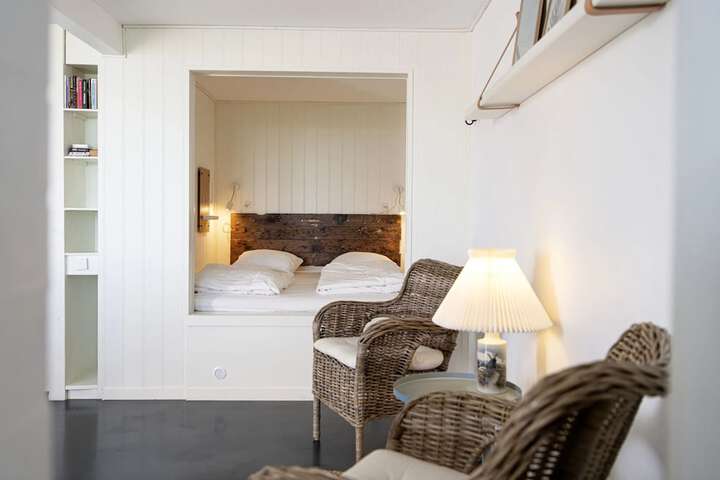 Room 3 of 76