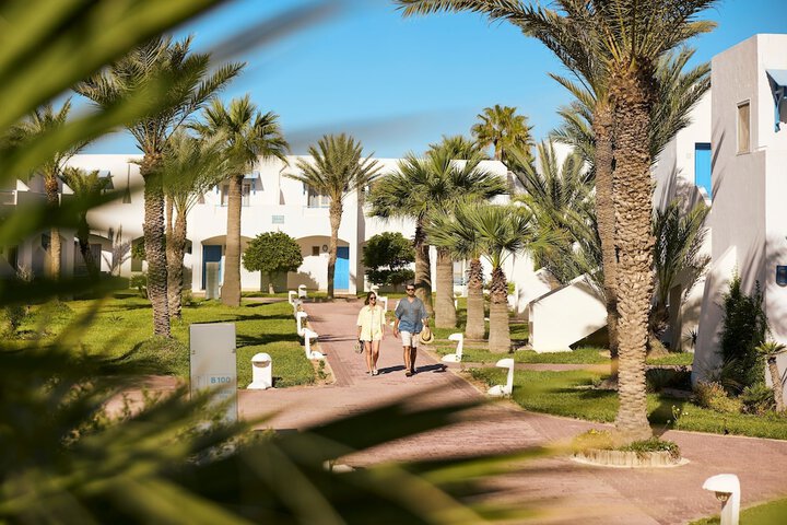 Hotel Exterior 121 of 132