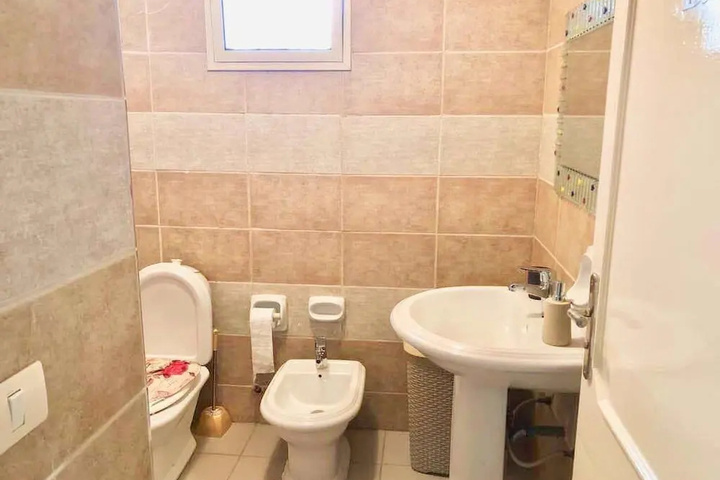 Room 6 of 13