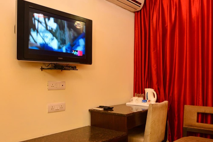 Room 9 of 37