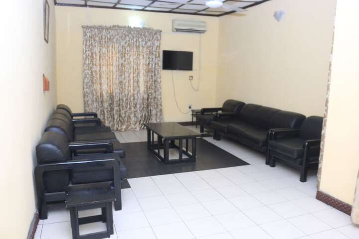 Room 7 of 12