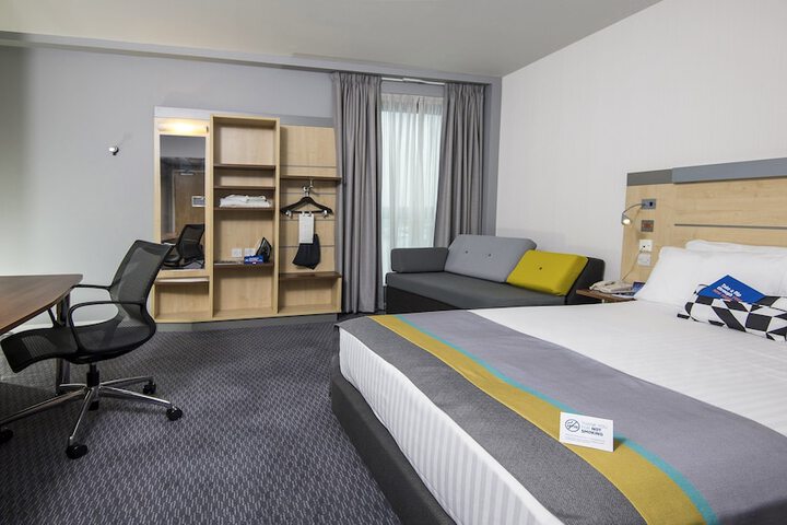 Room 4 of 42