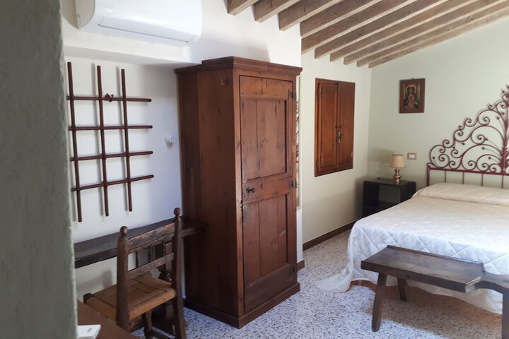 Room 3 of 50