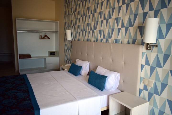 Room 9 of 47