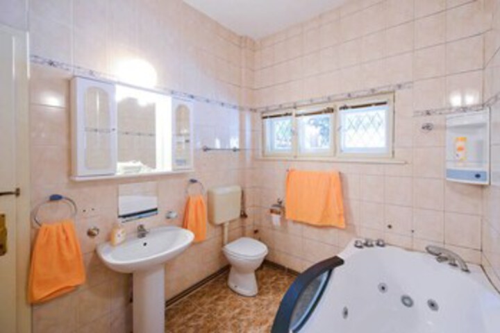 Room 3 of 17