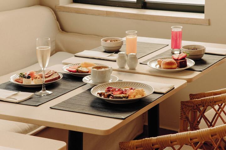 Breakfast/Coffee Service 38 of 68