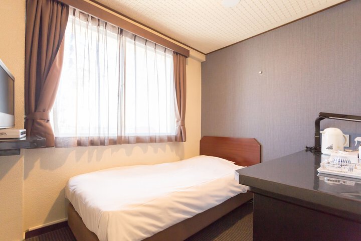 Room 10 of 32