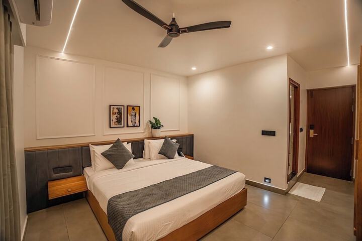 Room 16 of 100