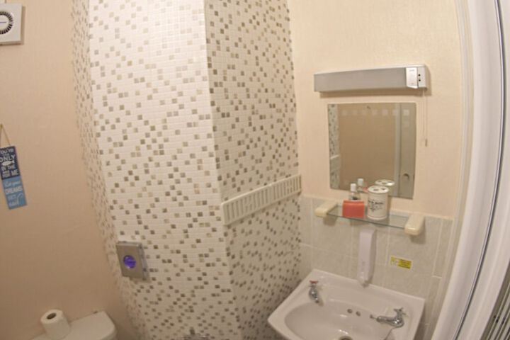 Room 12 of 70