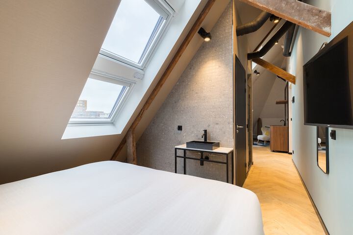 Room 15 of 53