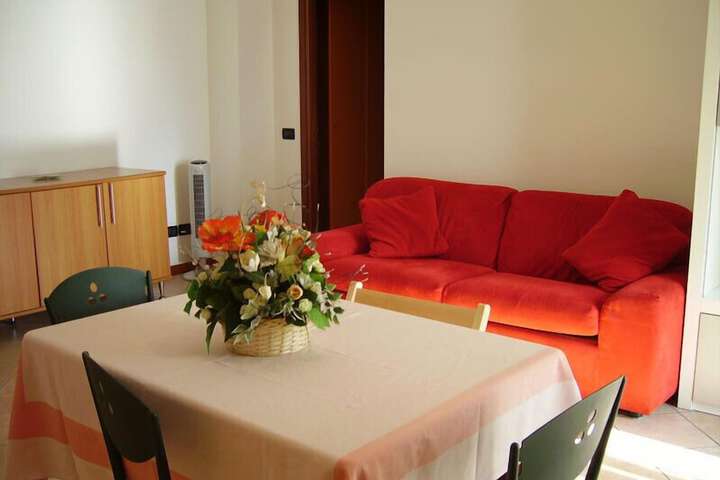 Room 13 of 34