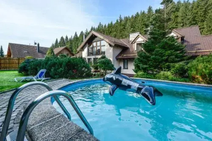 Pool 7 of 10