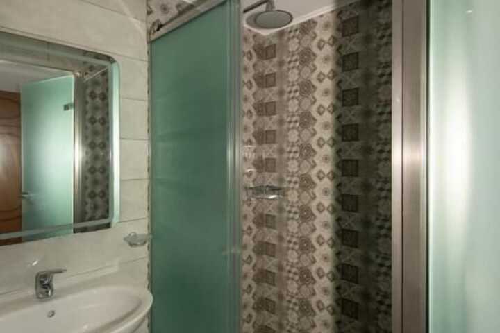 Room 9 of 20