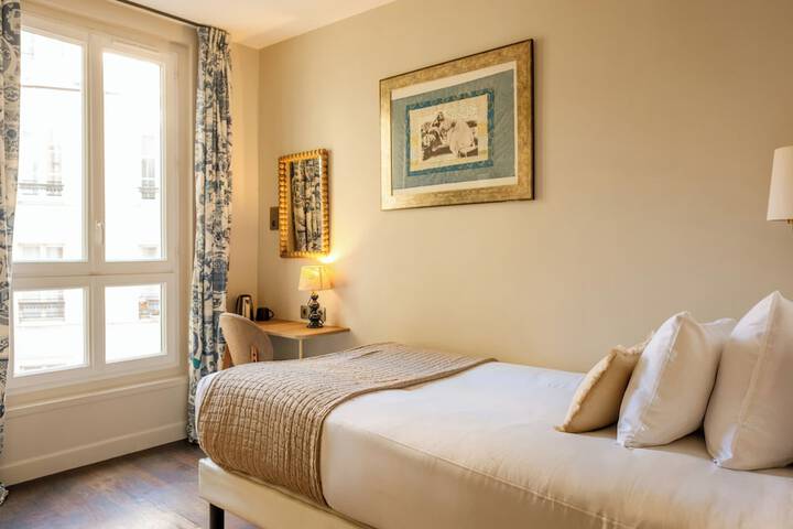 Room 33 of 65
