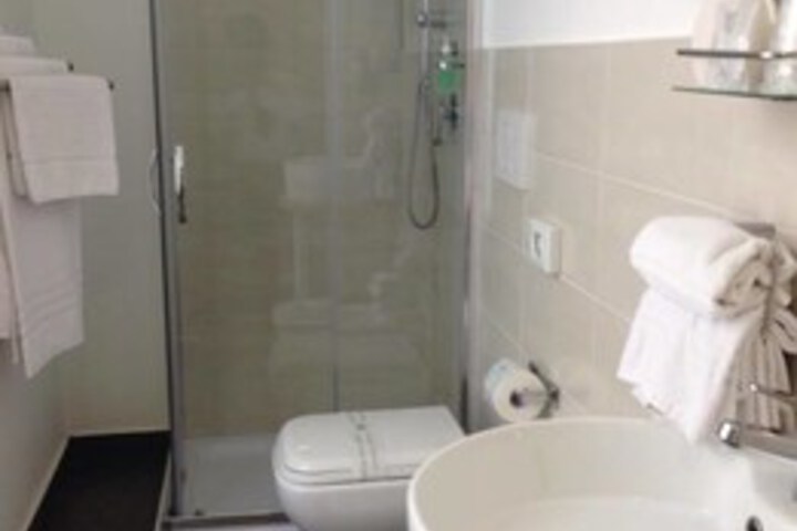 Room 5 of 28