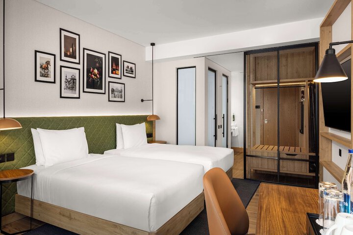 Room 26 of 62
