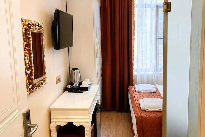 Room 8 of 23