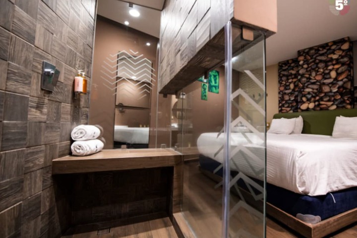 Room 3 of 37