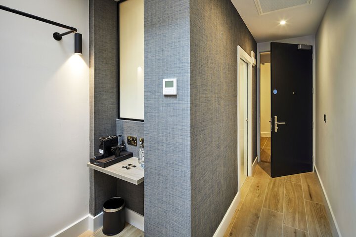 Room 12 of 62