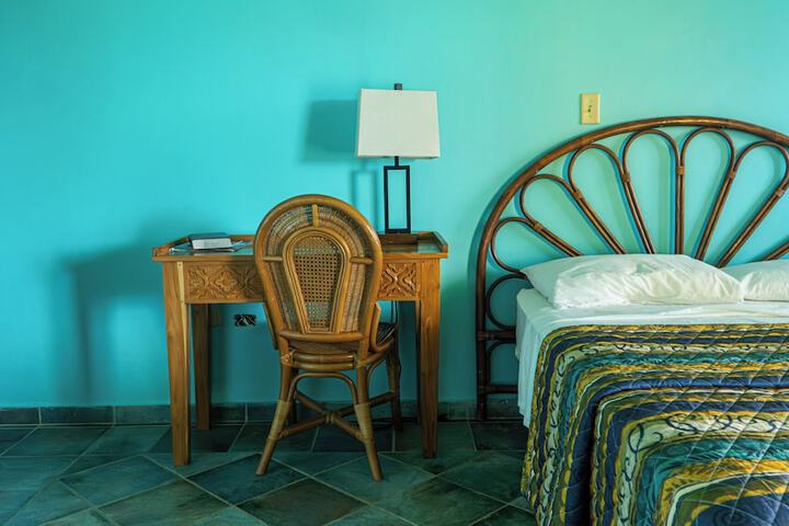 Room 6 of 68