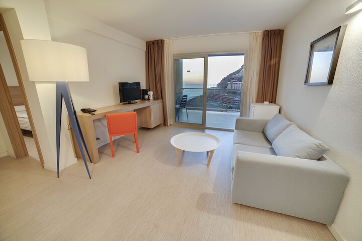 Room 9 of 35