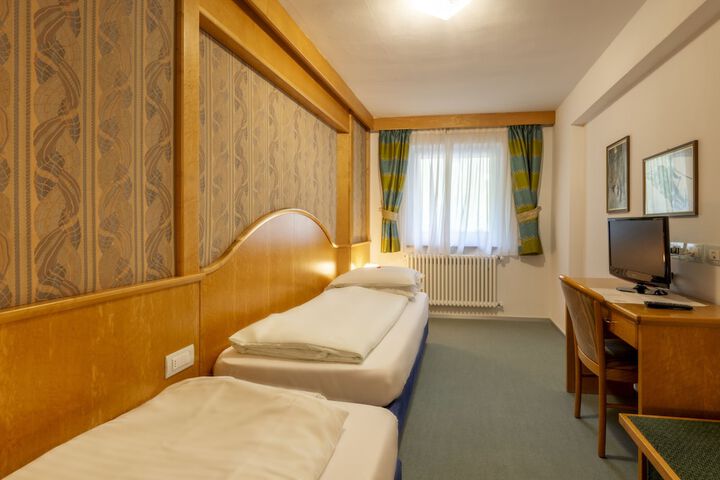 Room 6 of 36