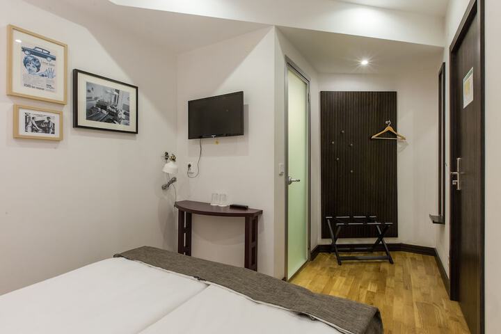 Room 10 of 41