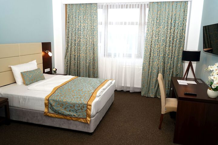 Room 6 of 29