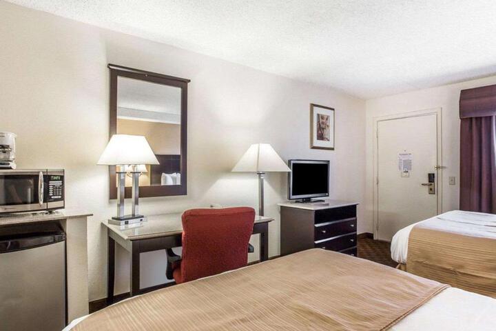 2 Double Beds (6 of 10)