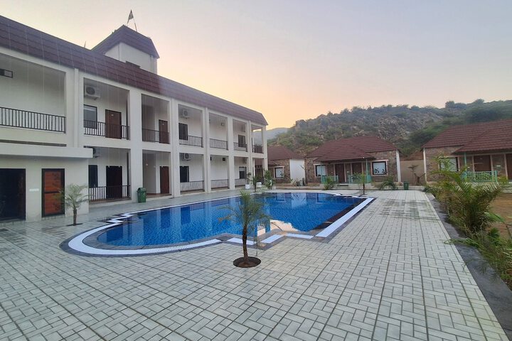 Pool 40 of 63