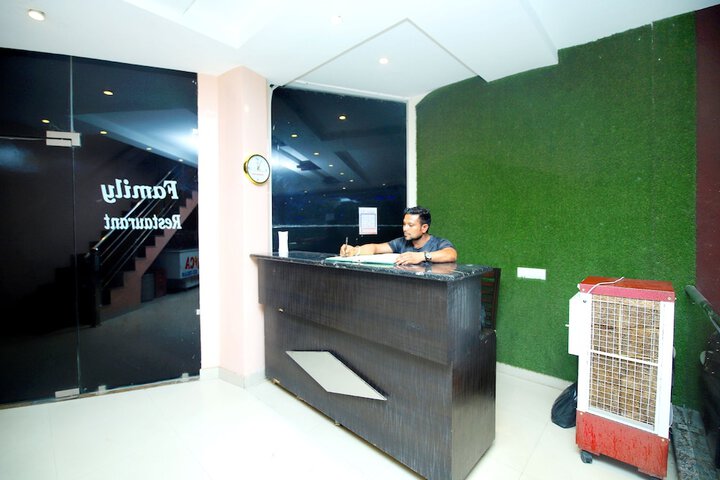 OYO 43846 HOTEL R2D