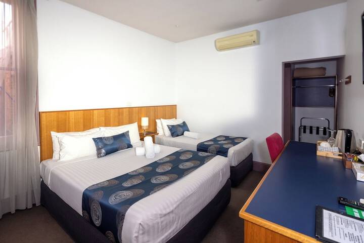 Room 7 of 34