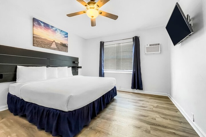 Studio Queen Size Bed (26 of 86)