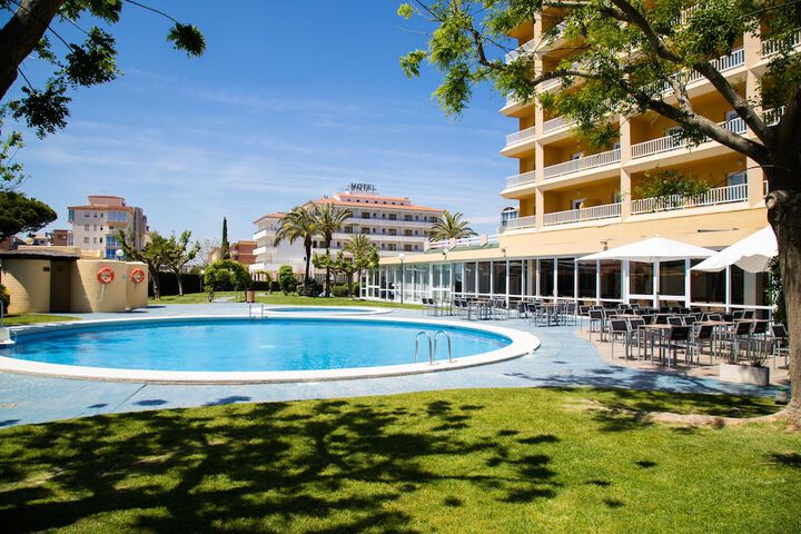 Hotel with Pool