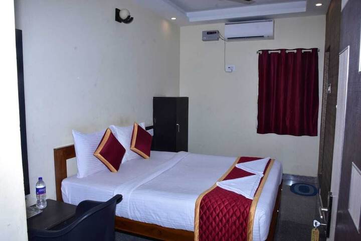 Room 8 of 14